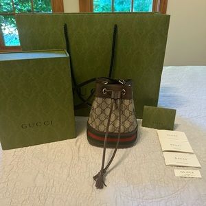 GUCCI OPHIDIA GG MINI BUCKET BAG